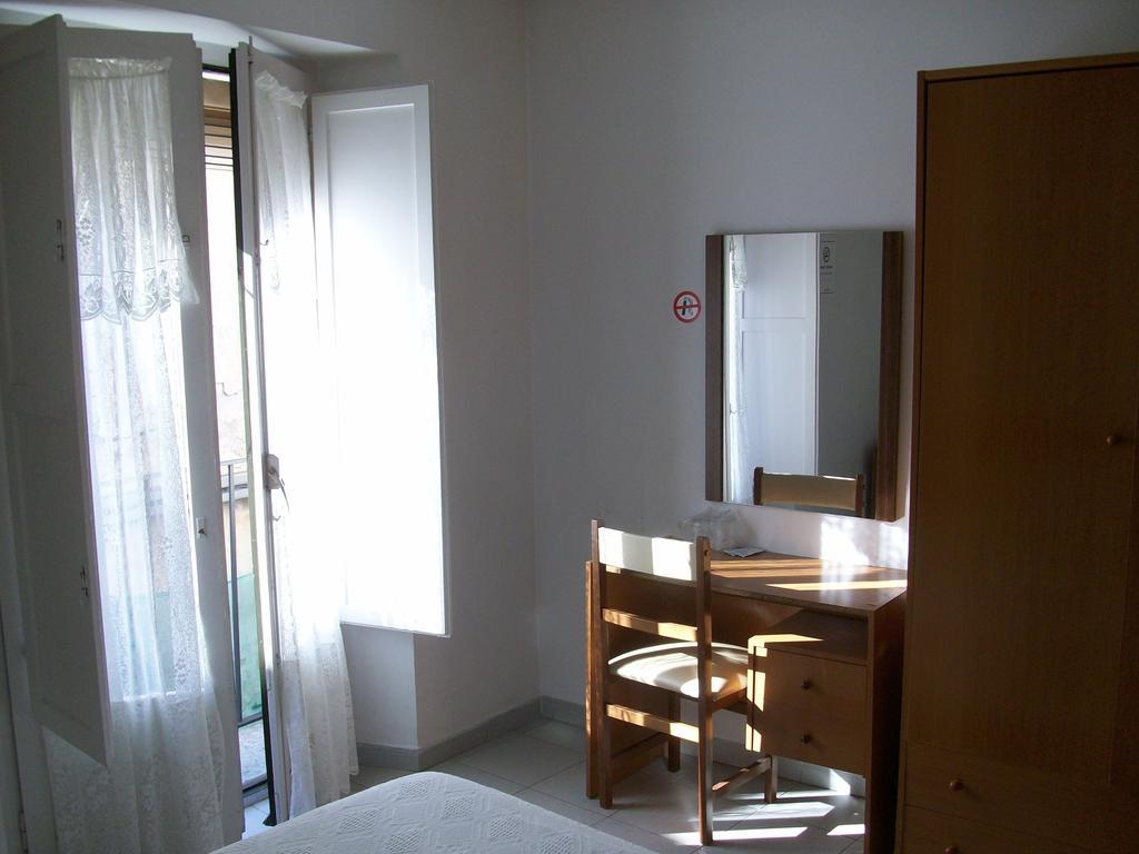 Pensio Viladomat Girona Exteriér fotografie